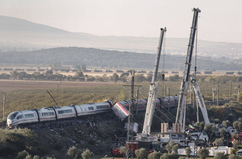 Pojavio se snimak razgovora kontrolora saobraćaja pre katastrofe; "Njihova odluka je neshvatljiva" FOTO/VIDEO