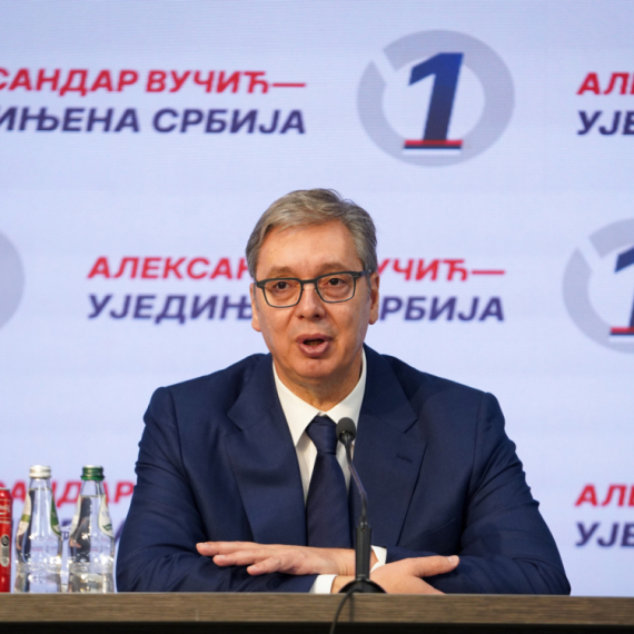 Vučić: "Uništiće ekonomiju, tri fabrike odlaze iz Srbije"