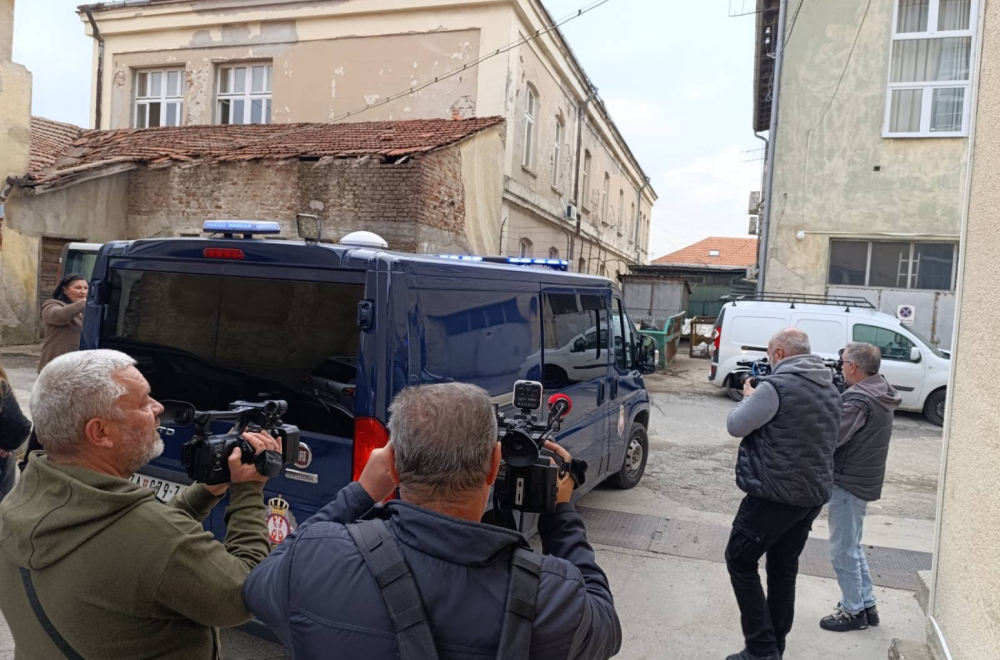 Počinje suđenje za ubistvo Danke Ilić; Optužene do suda dovezli maricom; Prisutni i roditelji devojčice FOTO