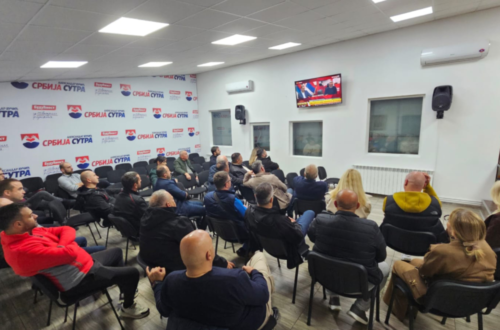 Opštinski odbori SNS-a širom Srbije prate Vučićevo gostovanje