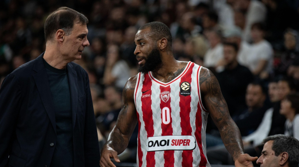 Olimpijakos preživeo Armani – Asvel deklasirao Baskoniju