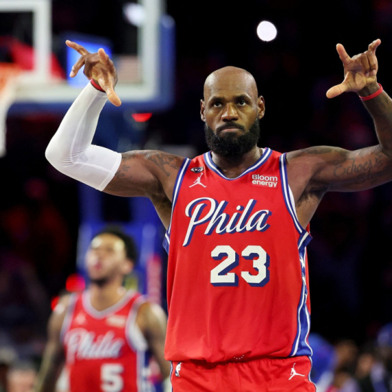 Lebron o početku sezone: "Još se prilagođavam"