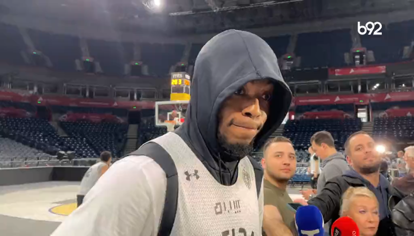 Tajrik Džons: "Da se pogledamo u ogledalo"