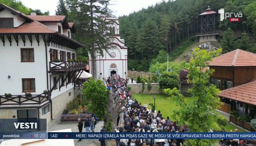 Tradicionalano presvlačenje mošti Svetog Zosima Tumanskog Čudotvorca