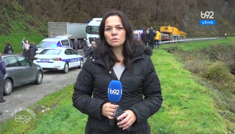 Izvlačenje automobila iz kanala kod Ovčar Banje