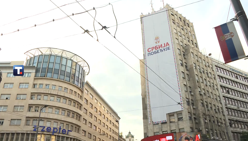Uklonjen baner sa Palate Albanija