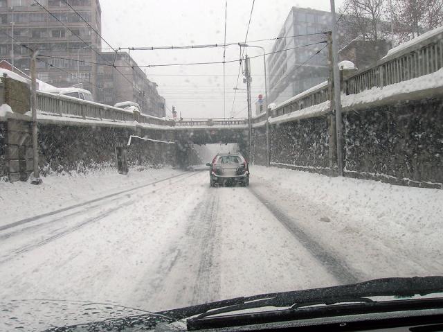 Vožnja po snegu: Šta znati, šta raditi, šta ne raditi