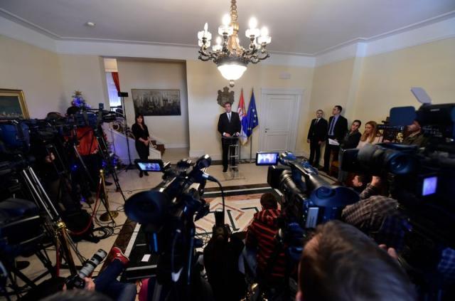 Vucic prefers early elections to cabinet reshuffle
