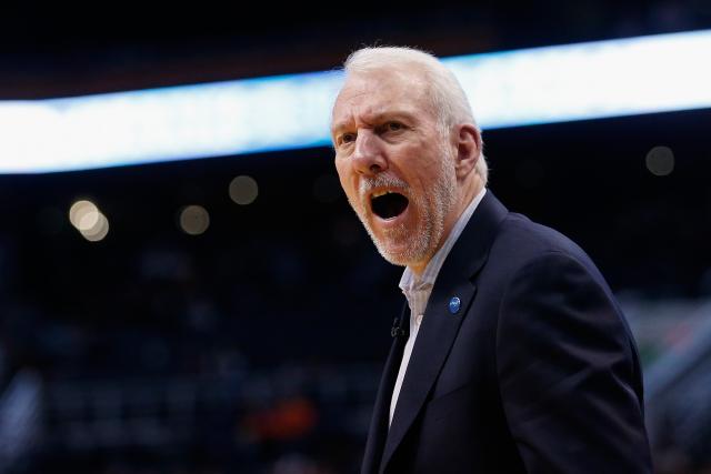 Popoviæ vodi Zapad, Lu želi Blata na klupi Istoka