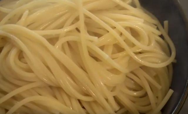 Kako da se testenina ne zalepi dok je kuvate (VIDEO)