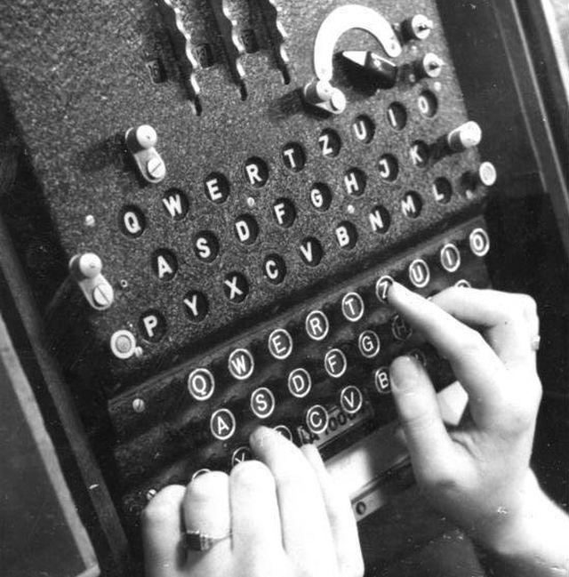 Izložba "Enigma. Dešifrovati pobedu" u Galeriji RTS-a
