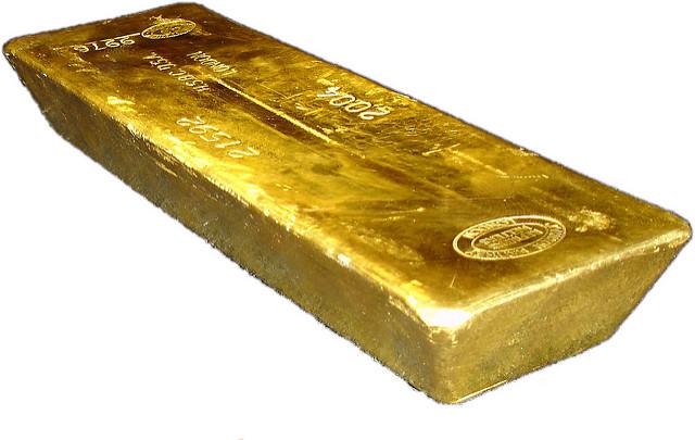 Tinejdžerka u jezeru pronašla zlatnu polugu vrednu 16.000 evra