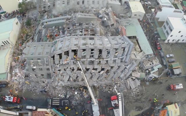 Tajvan: Zemljotres srušio stambeni kompleks (FOTO)