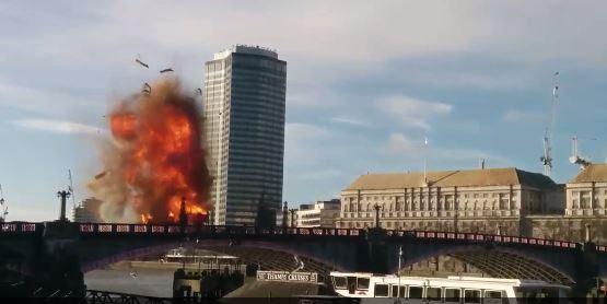 Autobus eksplodirao u Londonu: Kriv je Džeki Èen (VIDEO)