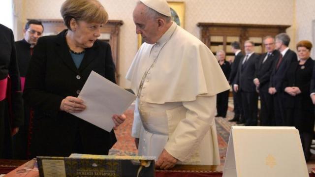 Zašto se Merkelova naljutila na papu?