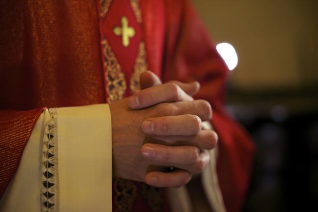 Katolièki sveštenik: Bog je žena