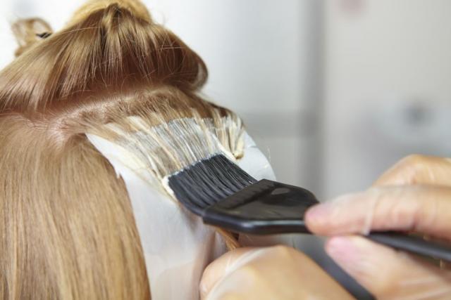 Savet frizera: Da li farbati celu kosu ili samo izrastak?