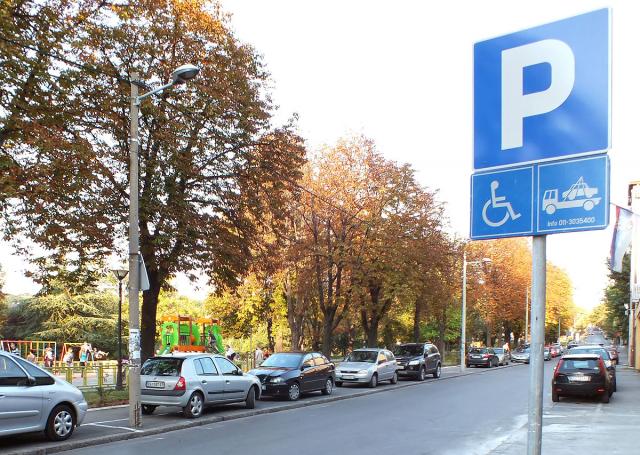 Šira parking mesta za vozila osoba sa invaliditetom