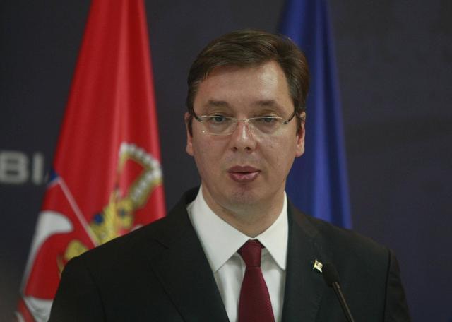 Vučić traži da se ne ukidaju nacinalne penzije