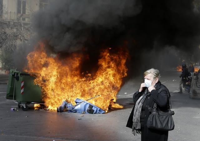 Haos u Atini: Seljaci napali ministarstvo /FOTO
