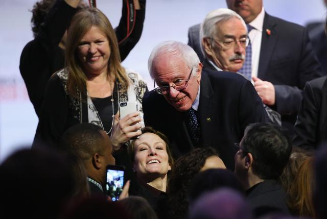 Sanders na internetu prikupio više novca od Hilari