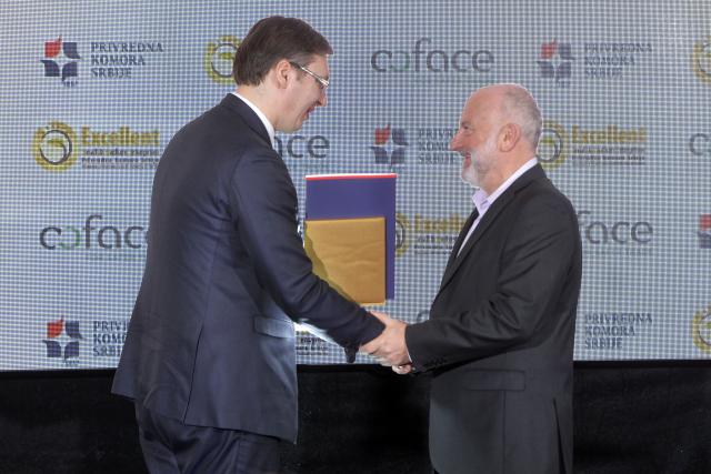 Vučić podelio prve karte Er Srbije za SAD