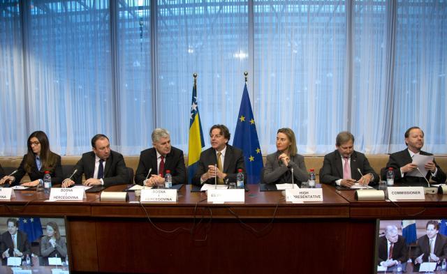 Bosnia formally applies to become EU candidate