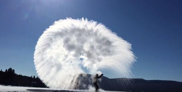 Šta se desi kada na hladnoæi prospete u vazduh kljuèalu vodu?