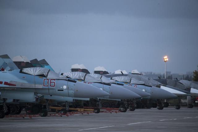Svečani doček za ruske avione iz Sirije / FOTO