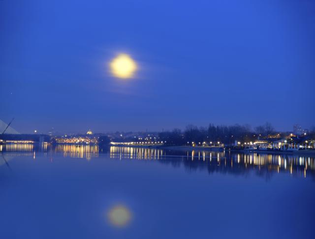 Ni plaži nije mesto na Adi