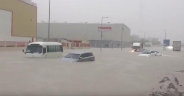 Jake kiše poplavile Dubai i Abu Dabi / VIDEO