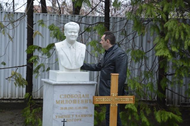 Minister visits Milosevic's grave, says he 