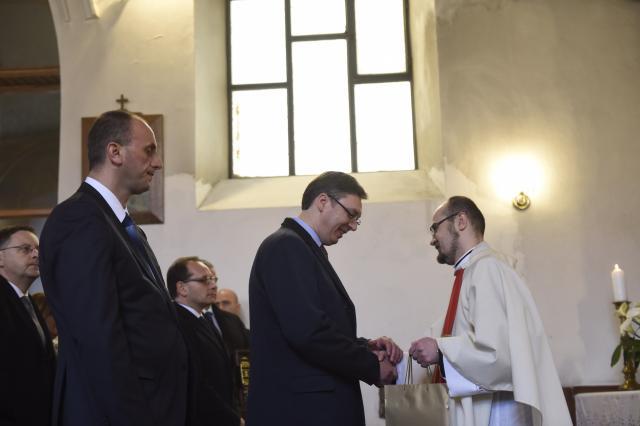 Vucic attends Catholic Easter mass in Pancevo