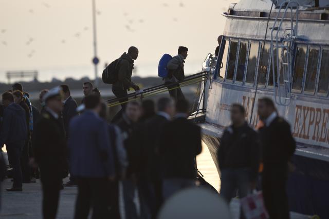 Prvi brod s migrantima stigao iz Grčke u Tursku