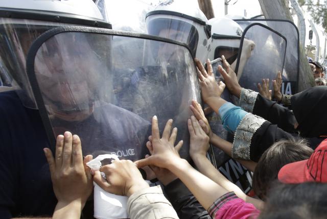 Sukob migranata i policije u Idomeniju