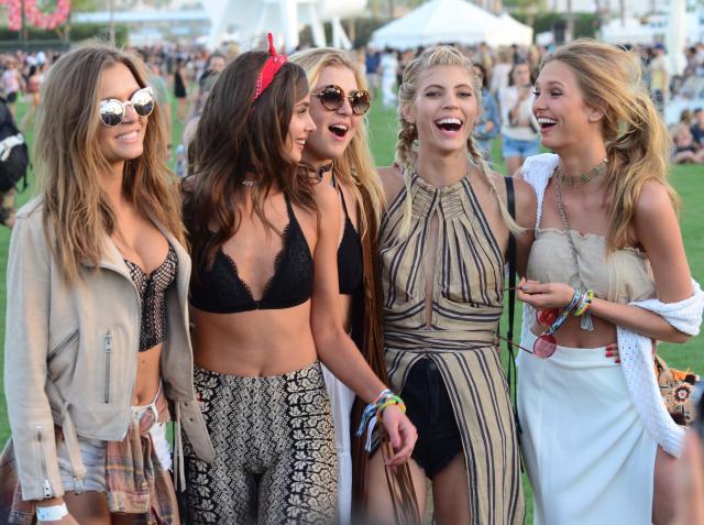 Pogledajte šta su nosile poznate dame na muzièkom festivalu "Koaèela"