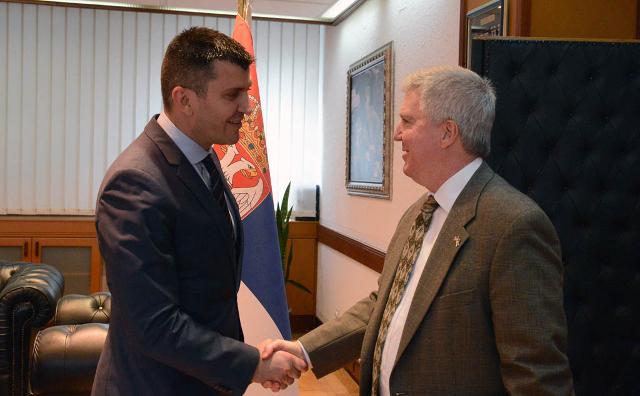 Defense minister and U.S. ambassador discuss cooperation