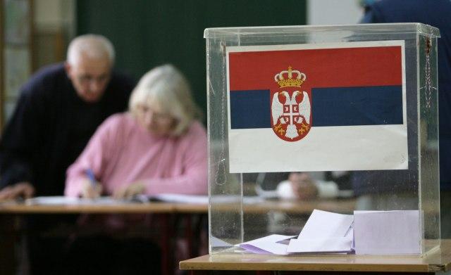 Subotica: Birač izneo listić sa biračkog mesta