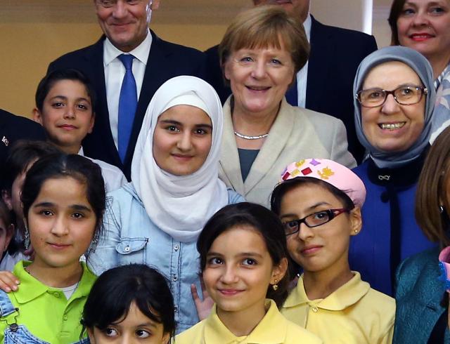 Merkel za specijalne zone za izbeglice