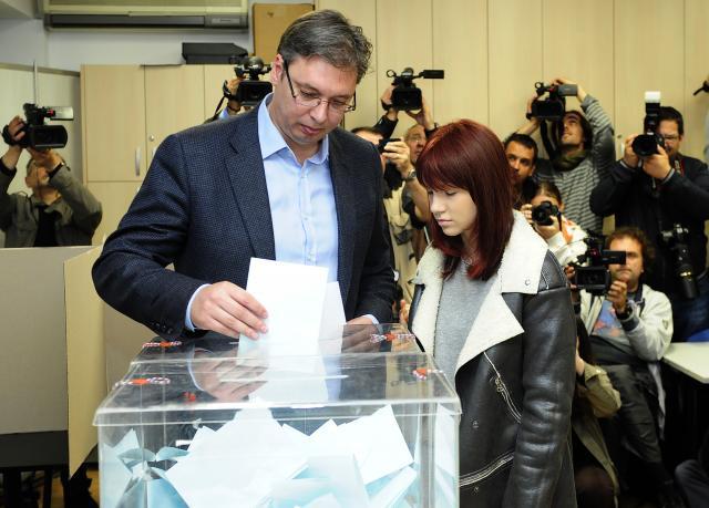 Politicians cast their ballots (PHOTOS)