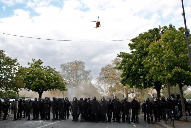 Protesti širom Francuske, tri policajca ozbiljno povređena