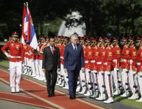 Nikolic is seen earlier in the week with Indonesian President Joko Widodo (predsednik.rs)