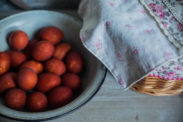 Probajte: Ofarbajte uskršnja jaja prirodnim bojama