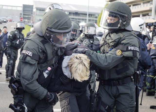 Haos u Štutgartu: Sukob sa desničarima, 400 uhapšenih