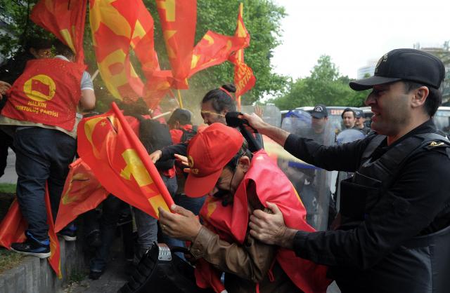 Haos u Istanbulu: Muškarca pregazio vodeni top /FOTO