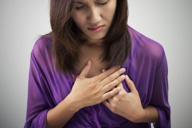 Pažnja: Evo kako da se spasete od srčanog napada za samo 1 minut