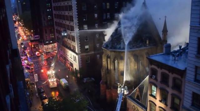 Njujork: Istraga u toku, požar u crkvi 