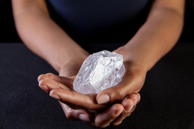 Na aukciji dijamant veličine teniske loptice