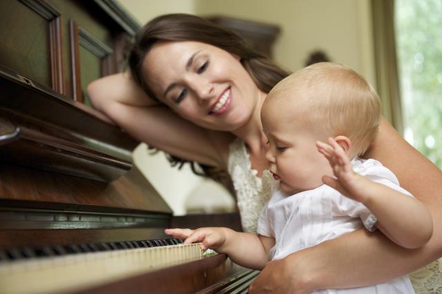 Evo koliko muzika može pozitivno da utièe na razvoj beba (VIDEO)