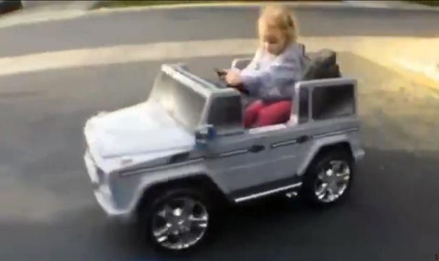 Ko kaže da žene ne umeju da parkiraju?